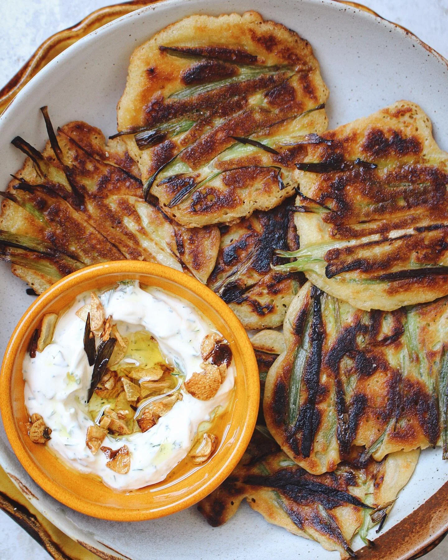 VEGETABLE PANCAKES 🥦🍋
Savoury and crispy - use this recipe for the vegetables you aren&rsquo;t sure what to cook with! Carrot, beetroot, spinach, spring onions.. the same batter will work with lots of vegetables. Served with a dill yoghurt and garl