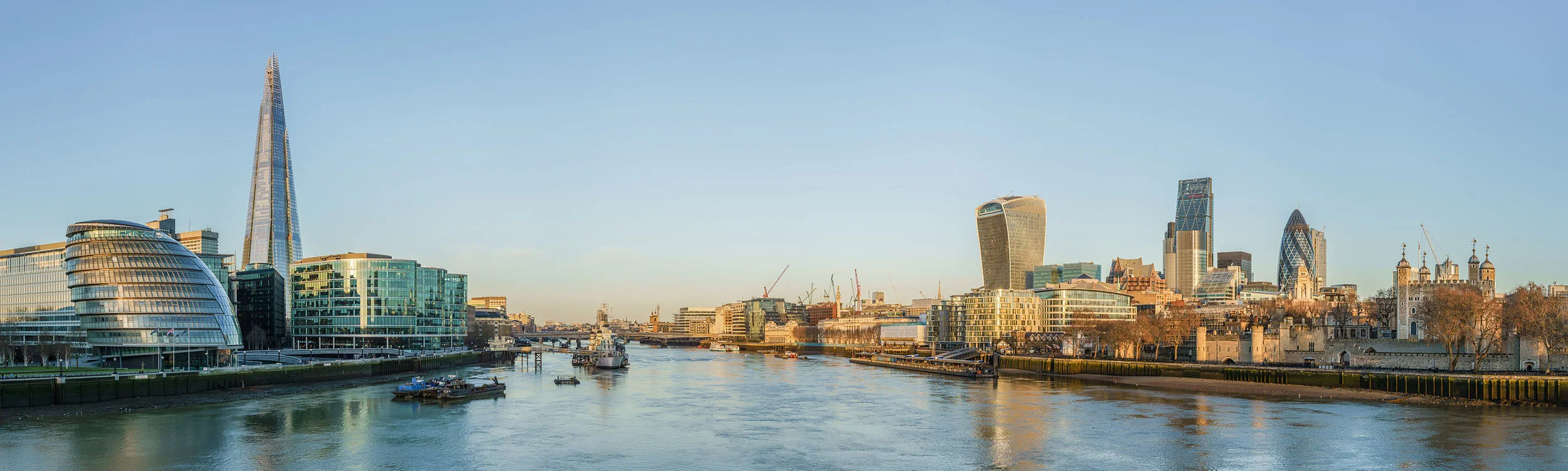Tower_Bridge_view_at_dawn_crop.jpg