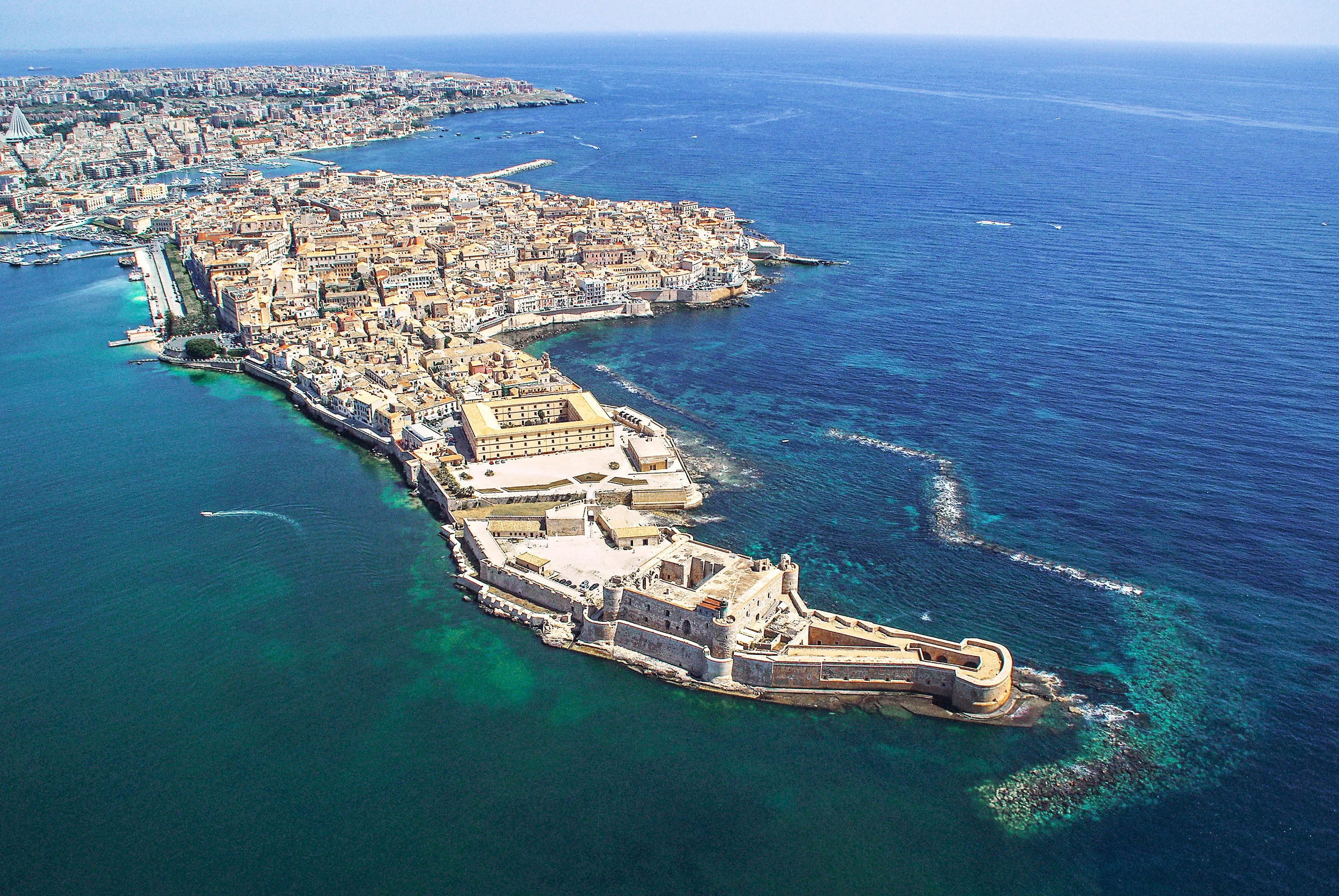 SIRACUSA - Ortigia e la magia del Teatro Greco
