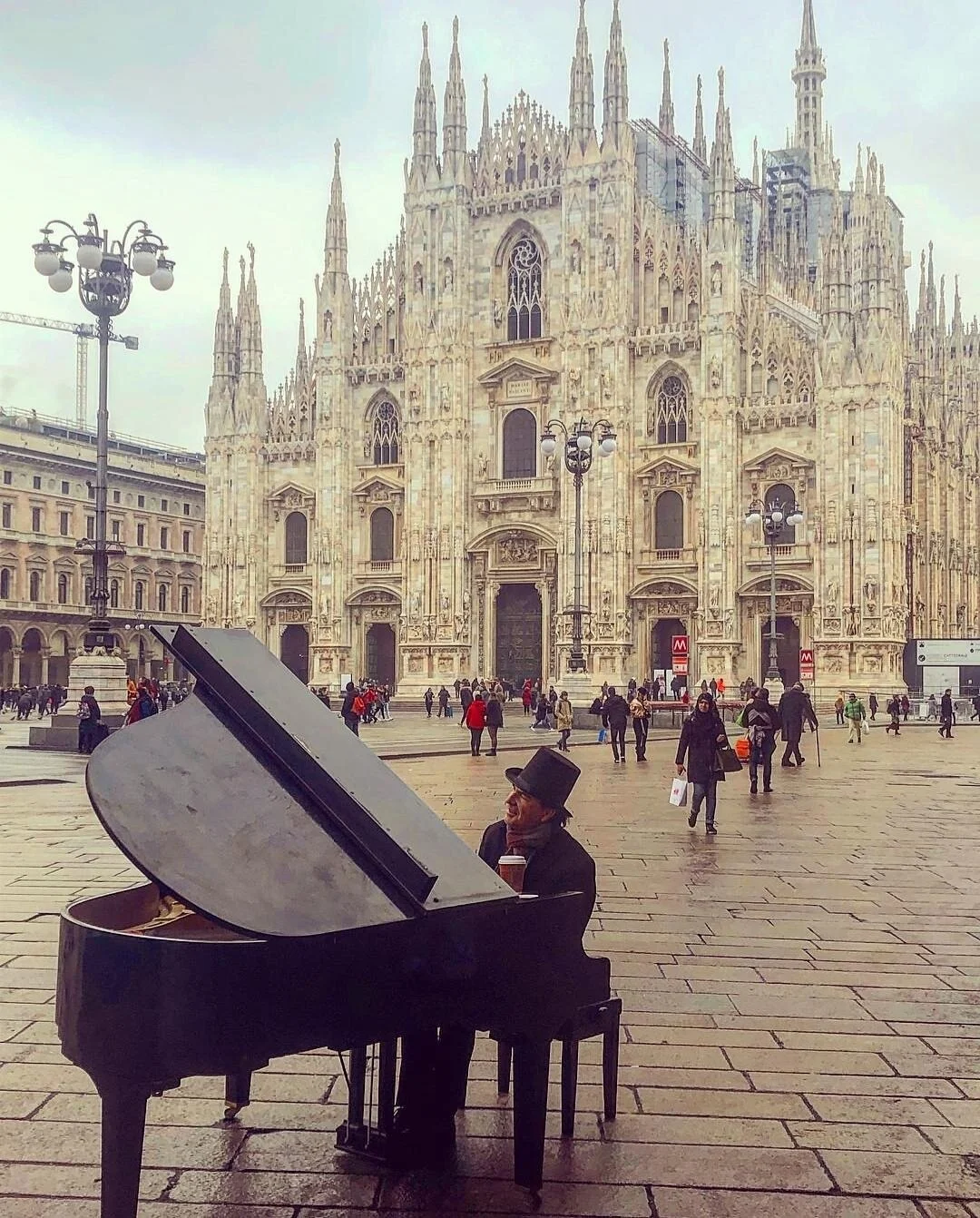 PAOLO ZANARELLA - Il 'Pianista Fuori Posto' porta in strada la musica che fa bene 