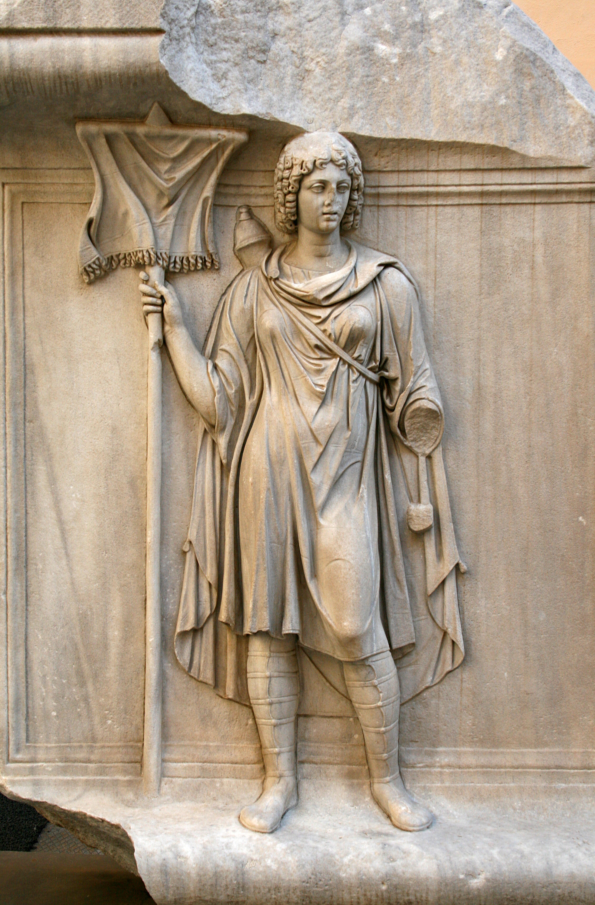 0_Relief_-_Province_soumise_à_Rome_-Temple_d'Hadrien_-_Musei_Capitolini_(3) copy.jpg
