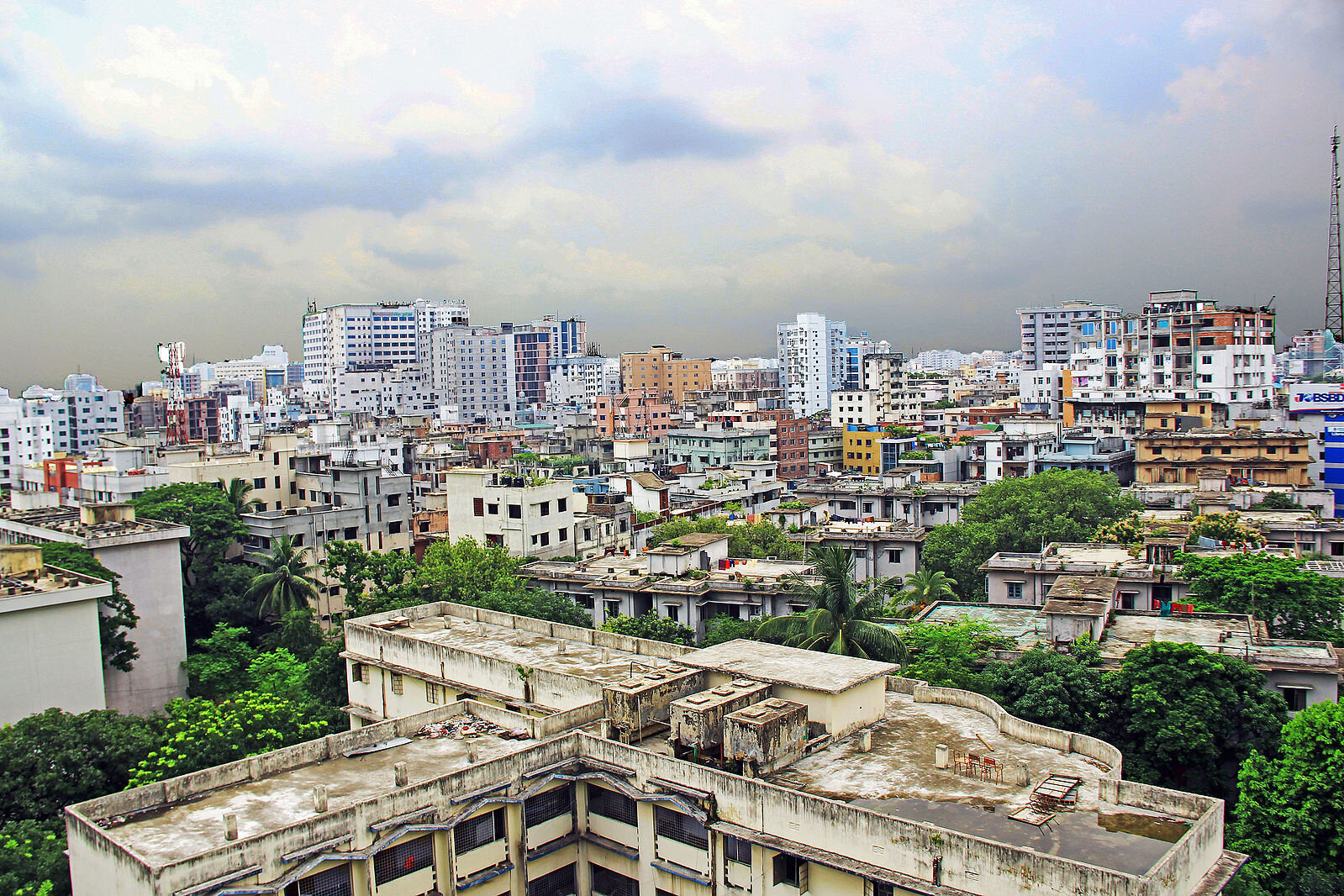 Buildings_of_Dhaka_City.jpg