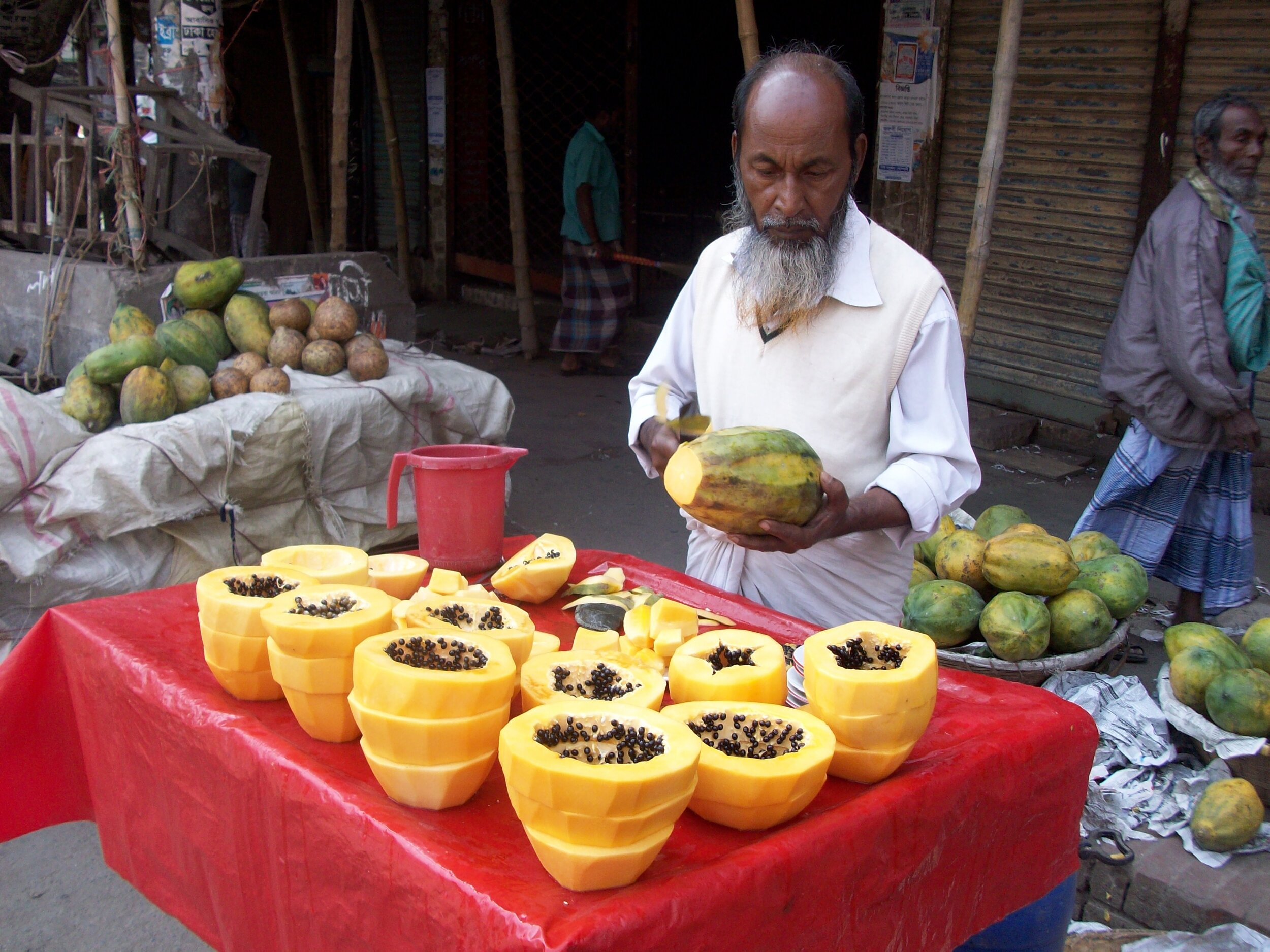 Papaya_sellers_in_old_Dhaka.jpg