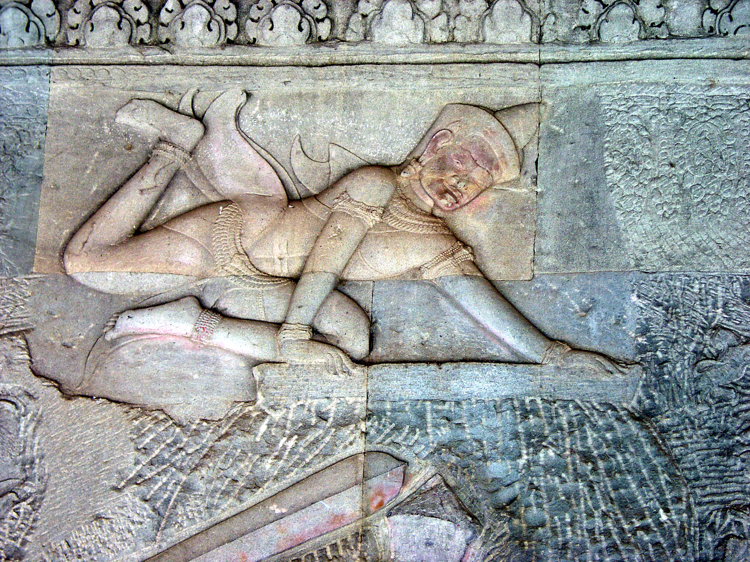 Figure_above_the_Pivot_Churning_the_Sea_of_Milk_Angkor_Wat_0751.jpg