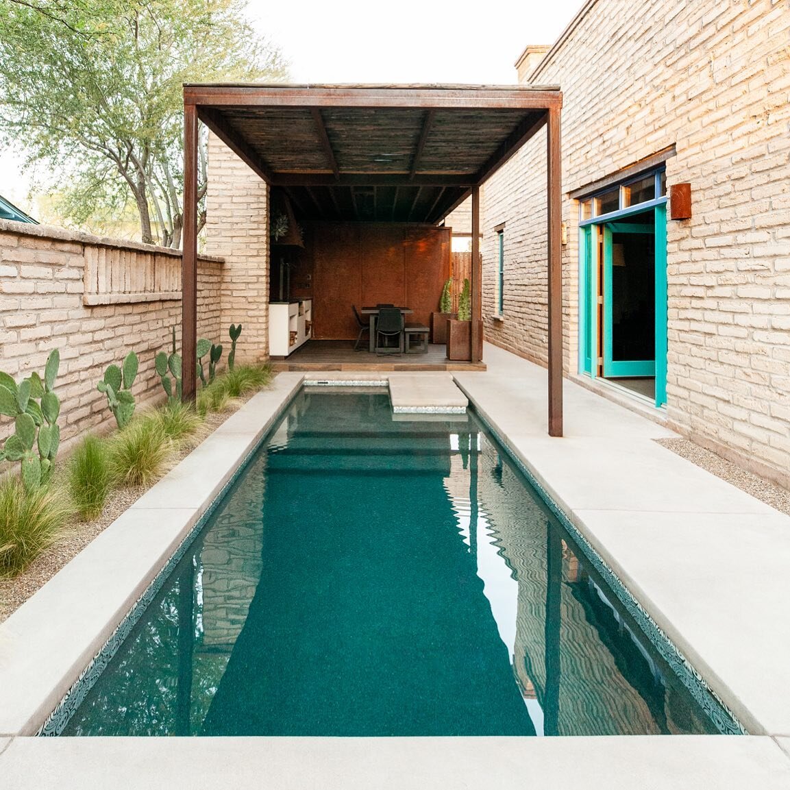 #pooltime in #barriohistorico 
this pool water color is just 🤩 right?? We were going for a coordination with the house door color&hellip;.in a beautiful and subtle way. 
Photo : @fletcherandco 
Pool &amp; Hardscape construction : @azuregallerytucson