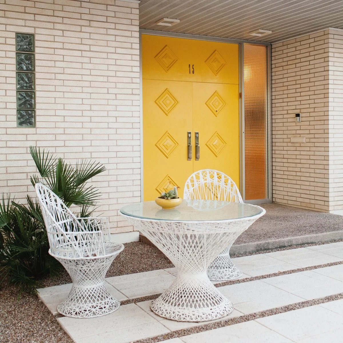 #projectfinallytucson would not be the same without the fabulous #russellwoodard patio set&hellip;part of the incredible @marinayoakum1  collection of #mcmfurniture 

#landscapedesign
#artisticpavers
#designerinthedesert
#elencanto
#tucsonmcm
#mcmlan