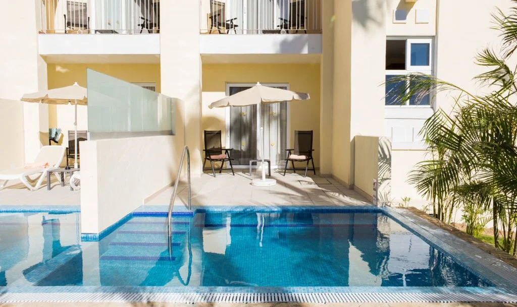 Junior Suite Swim Out 1.jpg