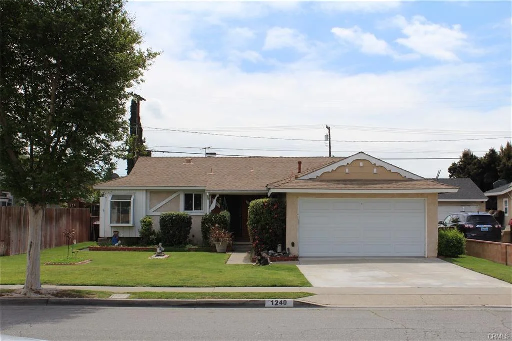 1240 E Glenwood Ave, Anaheim $495,000 SFR | 3 Beds | 2 Baths | 1,149 sqft | 6,090 sqft lot | Built in 1953 | $430.81/sqft