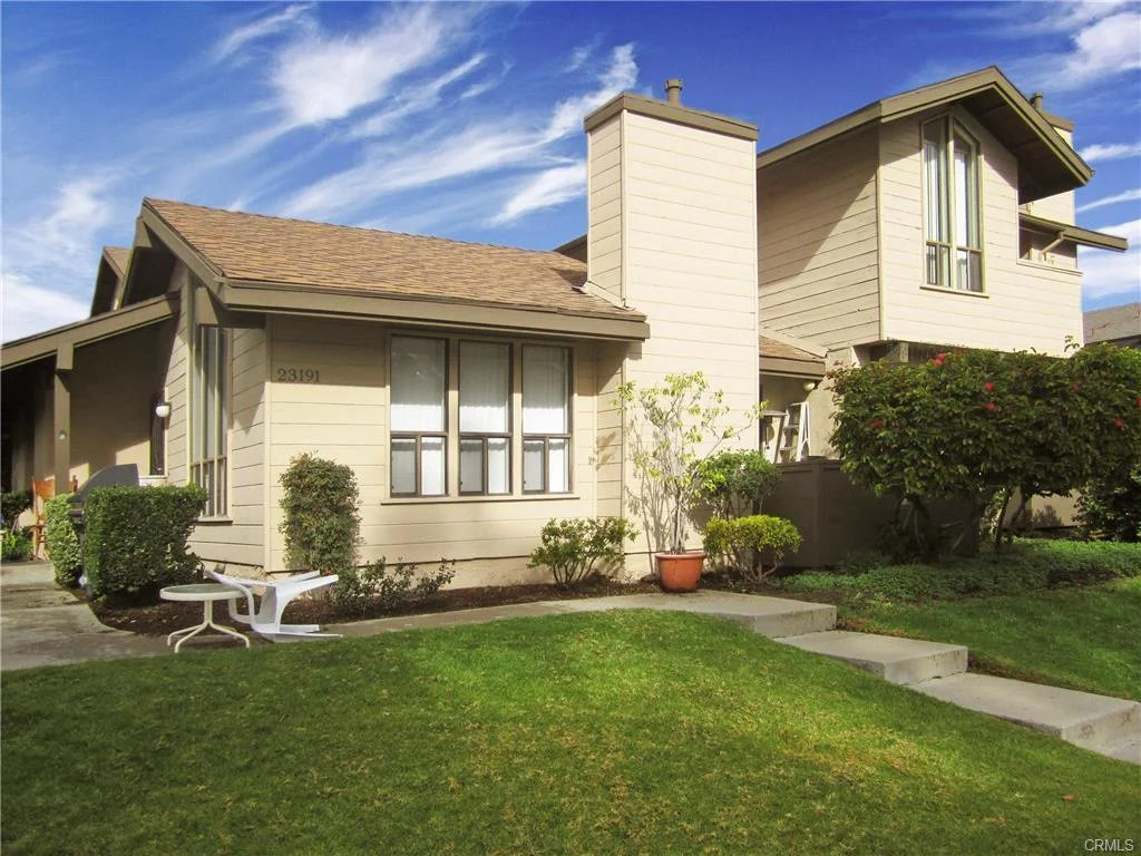 23191 Saguaro St, Lake Forest $1,399,000 4 Units | $349,750/unit | $100,200 GSI | 4,869 SqFt | Built in1974 | $287.33/sqft