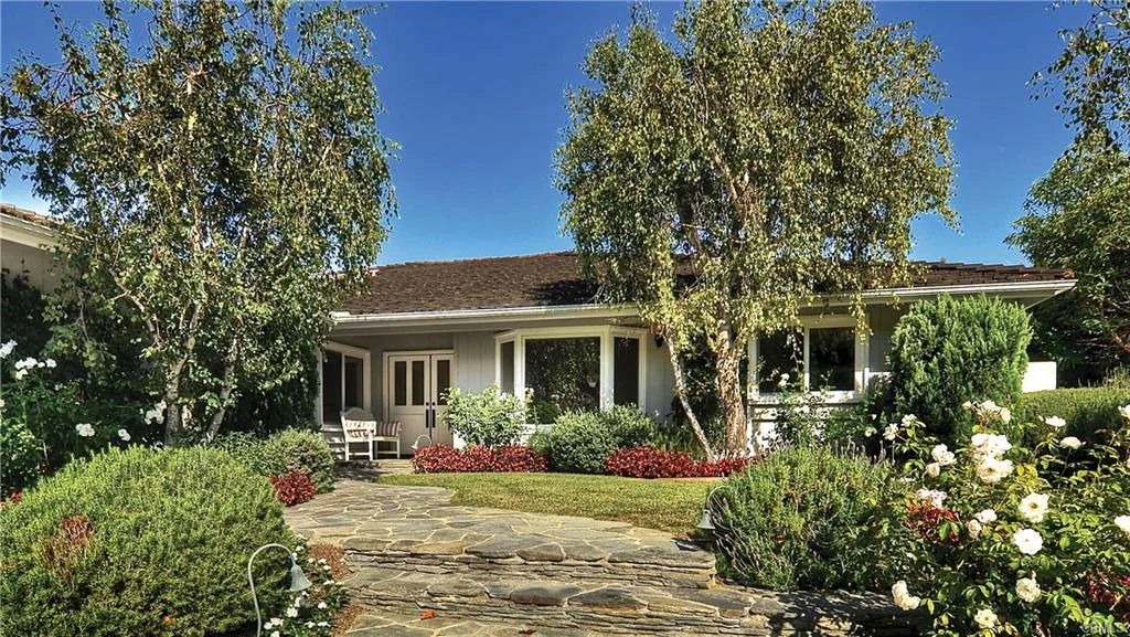 17 Monterey Cr, Corona Del Mar $1,825,000 SFR | 3 Beds 2 Baths | 2,564 sqft | 10,019 sqft lot | Built in 1974 | $711.78/sqft