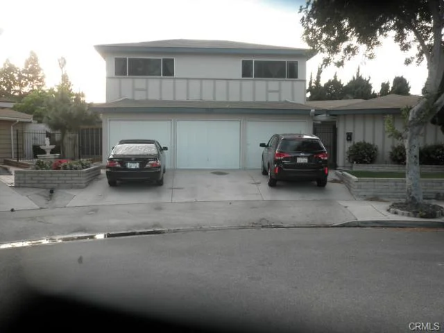 1952 Ren Cr, Tustin $775,000 3 Units | $265,000/unit | $53,460 GSI | 2, 875 SqFt | Built in1968 | $269.57/sqft