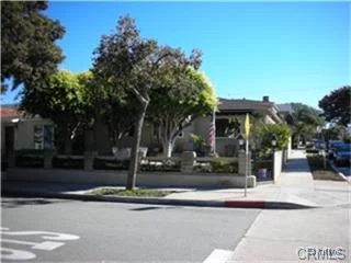 300 Jasmine #A, Corona Del Mar $2,450,000 SFR | 5 Beds | 5 Baths | 2,500 sqft | 4,720 sqft lot | Built in 1953 | $980.00/sqft