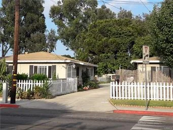 2036 Pomona Ave, Costa Mesa $1,103,000 3 Units | $383,333/unit | $64,800 GSI | 2,604 SqFt | Built in 1957 | $423.58/sqft