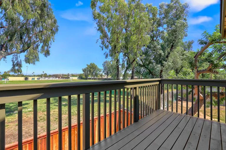 2052 Pomona Ave, Costa Mesa $8750,000 2 Units | $449,950/unit | $50,400 GSI | 1651 SqFt | Built in 1949 | $529.98/sqft