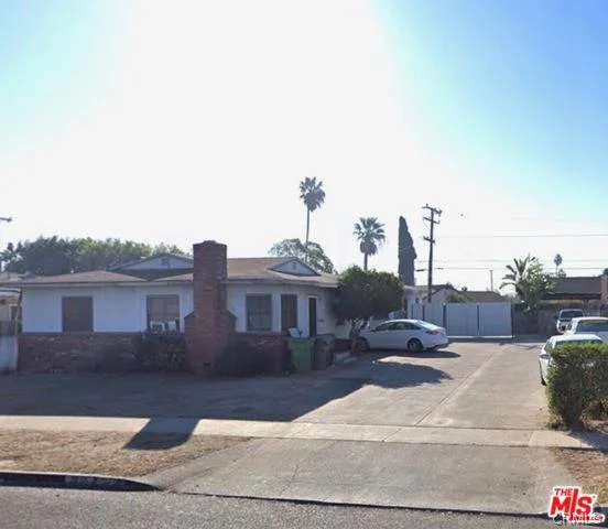 2236 Judith Ln, Santa Ana $500,500 2 Units | $225,000/unit | $27,600 GSI | 1536 SqFt | Built in 1954 | $325.85/sqft