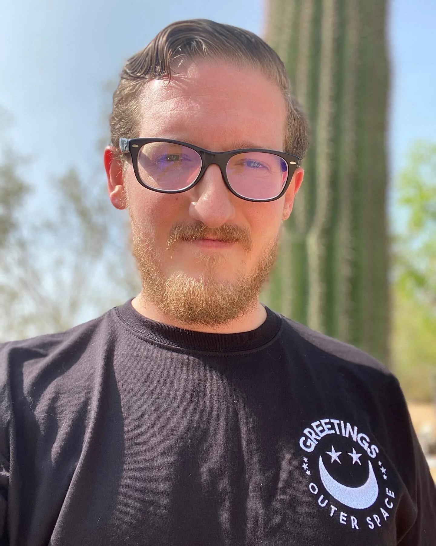 👽 Show me to your beat maker... 🎶👉🏼@ccrowemusic

🌵#GreetingsOuterSpace #welcomingcommittee #supportsmallbusiness #alien #smallbusiness #embroideredshirt