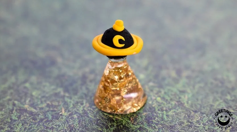 Solar Planetship abducting Gold 🛸 Miniature UFO Abduction, only one available at Azalea Festival &amp; on GreetingsOuterSpace.com 

#greetingsouterspace #planetship #planetshipabduction #ufo #ufoabduction #miniaturesculpture #miniatureufo #collectab
