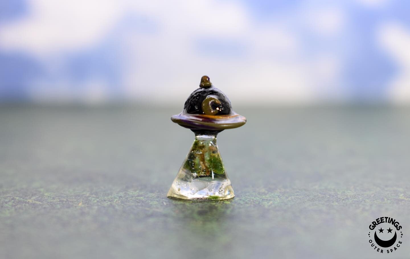Basilico Planetship 🛸 SOLD 

#miniature #ufo #mini #miniufo #spaceart #minicollections #miniatures #minisculpture #mixedmedia #greetingsouterspace #planetshipabduction #spacecraft #rement #UAP #spaceart #spacedecor