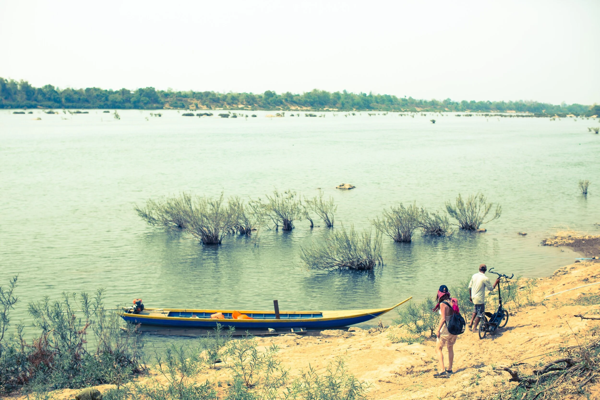 kratie_mekong_boat_bikes_EGOcycle.jpg