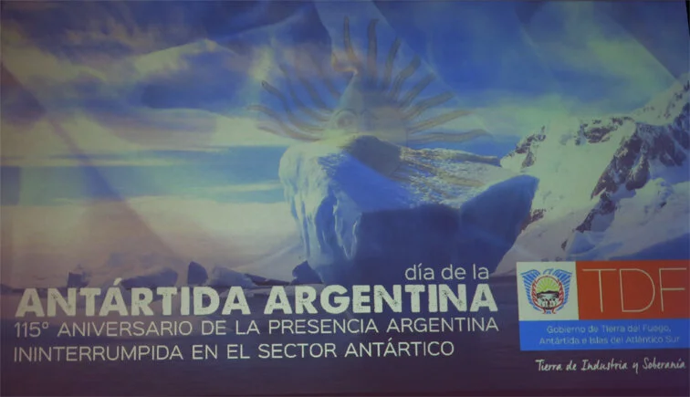 115 Aniversario de la Antártida Argentina primer izamiento del pabellón argentino en 1904