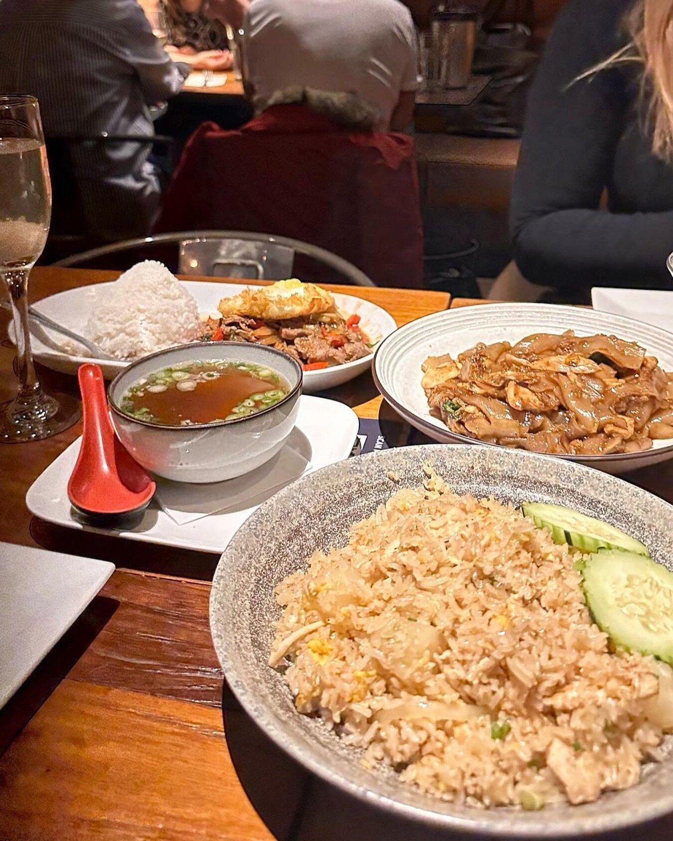 Thank you! 📸: dateswithgrace
&bull;
📍Chai Thai Kitchen

Spontaneously walked inside in New York City. made me realize nyc food scene never betrays. We got the pineapple fried rice, chicken pad see ew and beef kha pow with a fried egg. The best pad 