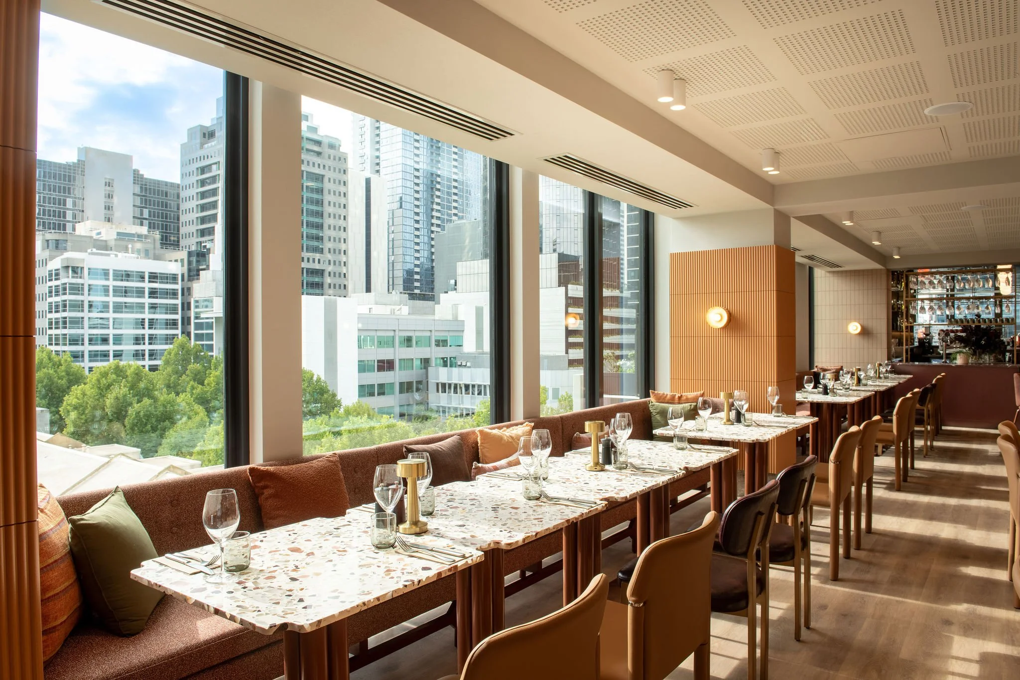 Restaurant_SeatedSpaces_02.jpg