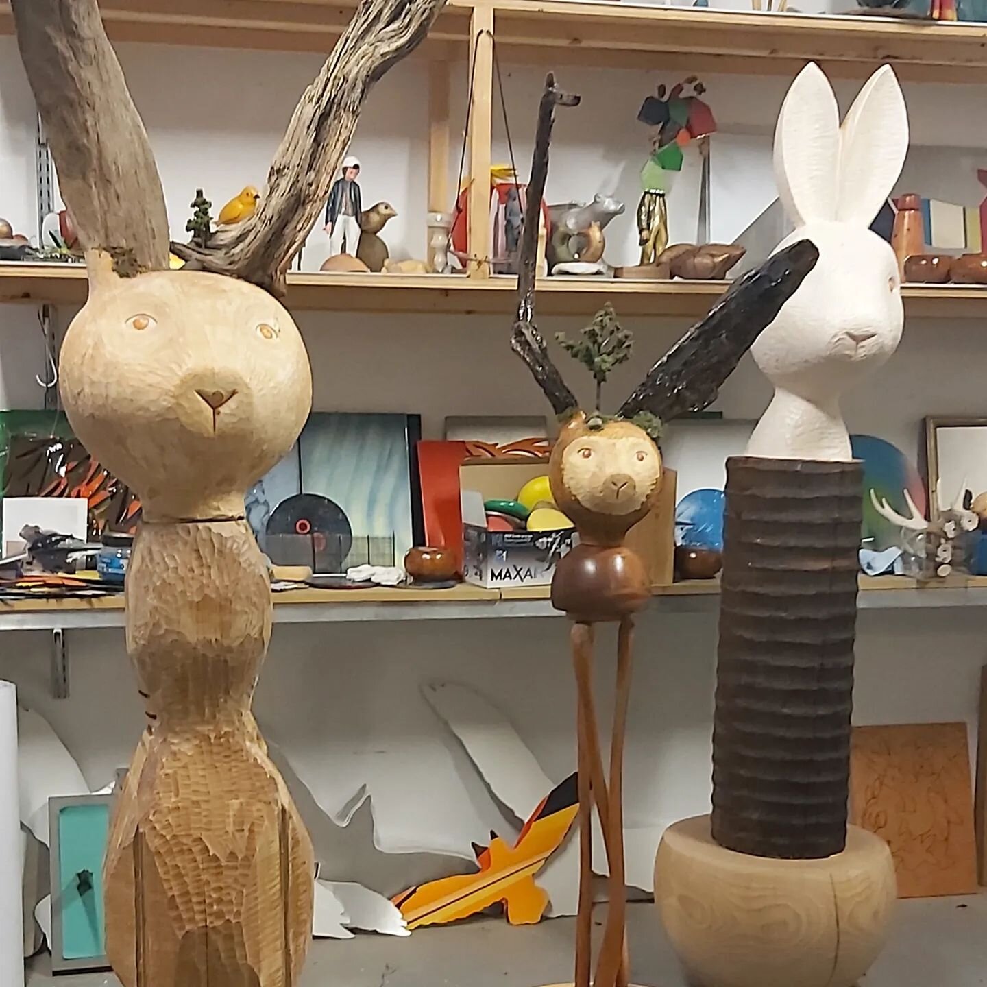 Atelier et chapelle, travail en cours. Je pr&eacute;pare une exposition pour 2023 &agrave; Qu&eacute;bec et ma conjointe et moi pr&eacute;paront une programmation du tonnerre pour la Chapelle des processions.  Nous en sommes maintenant les heureux pr