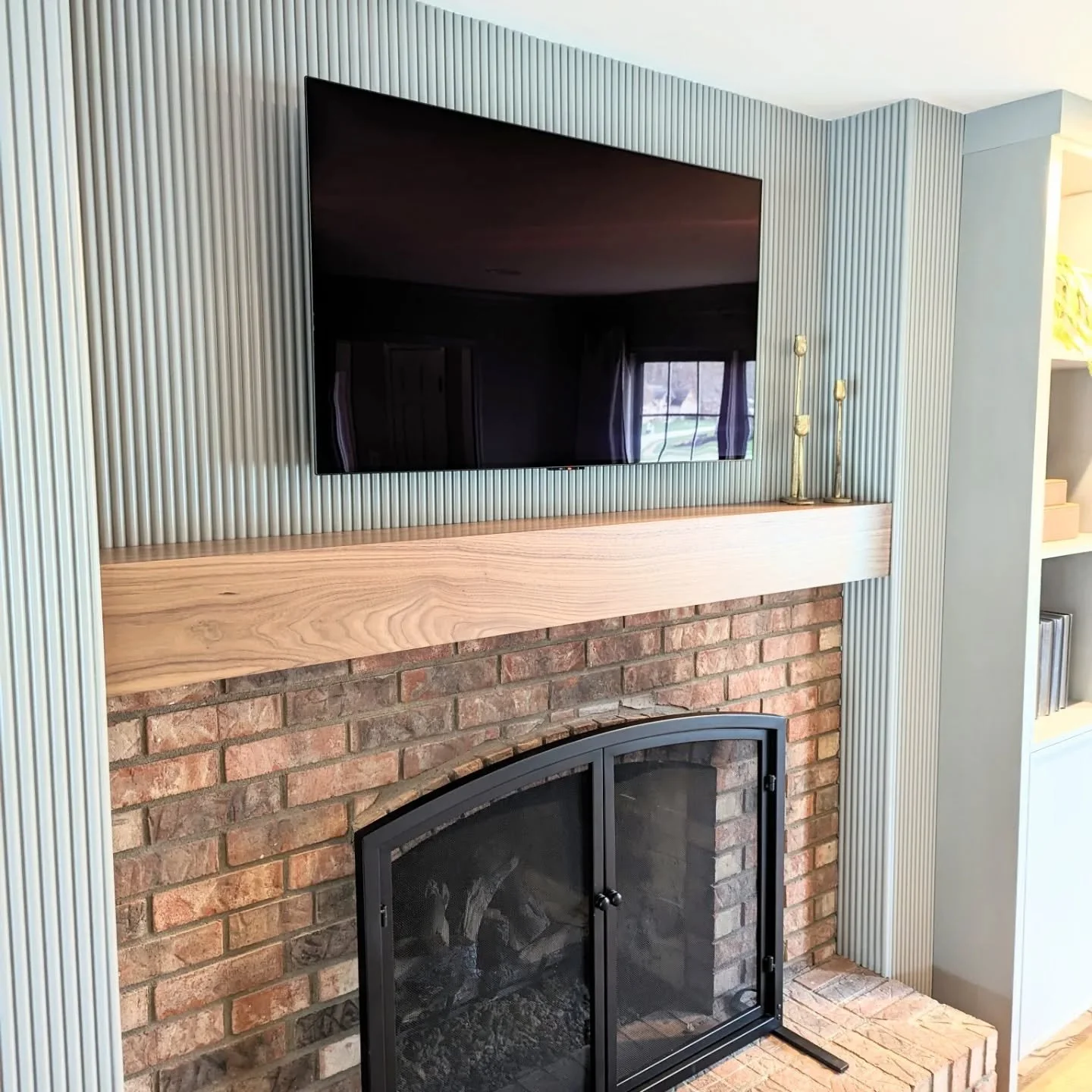 It's mantel season! 

It's not too late to spruce up that fireplace for the holidays!

We offer custom reclaimed, hardwood and steel mantels, built to your specs. We can set them up for an easy DIY install with a variety of floating bracket systems. 