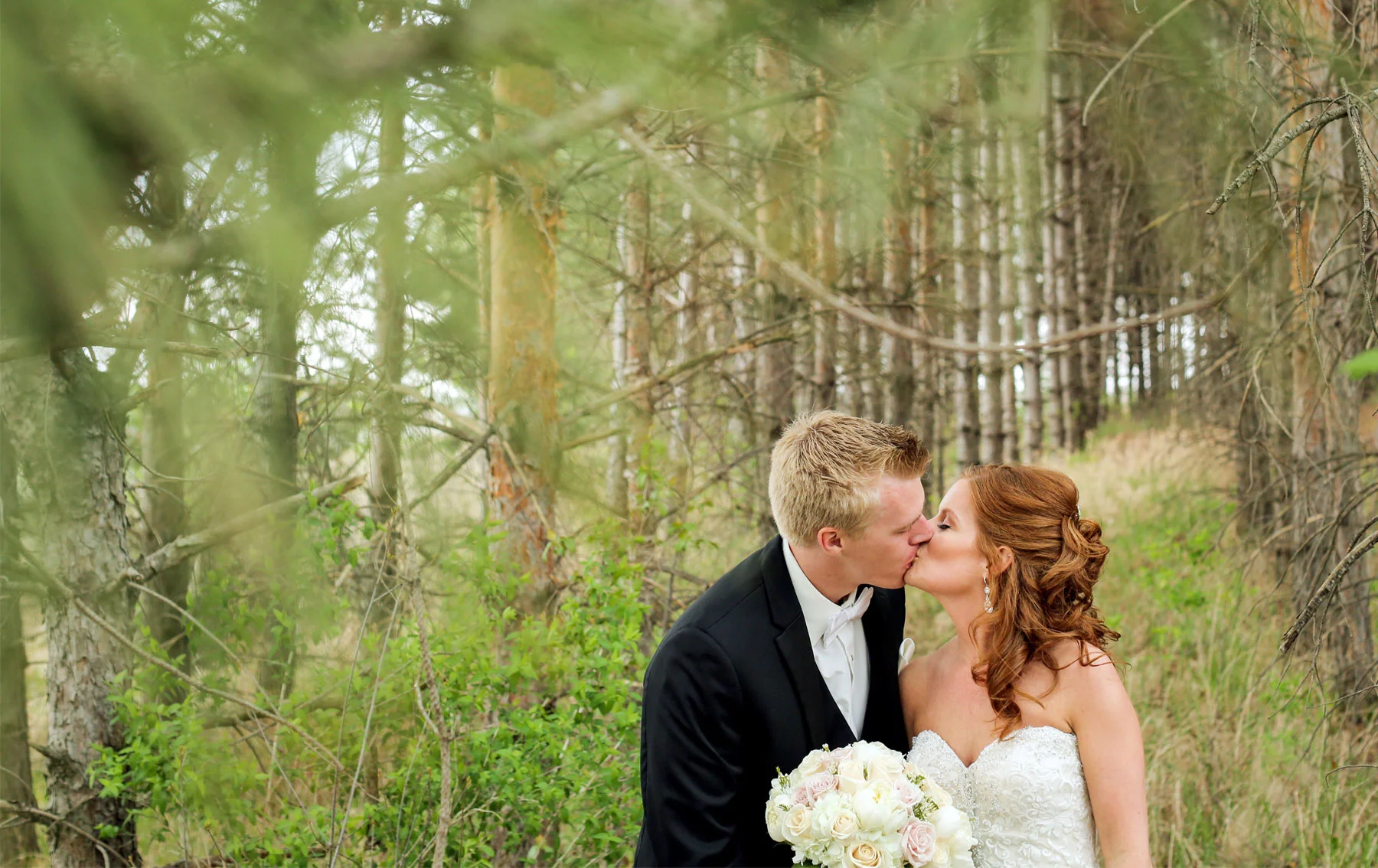 04-Minneapolis-Minnesota-Wedding-Photography-by-Vick-Photography-First-Look-Tianna-&-Matt.jpg