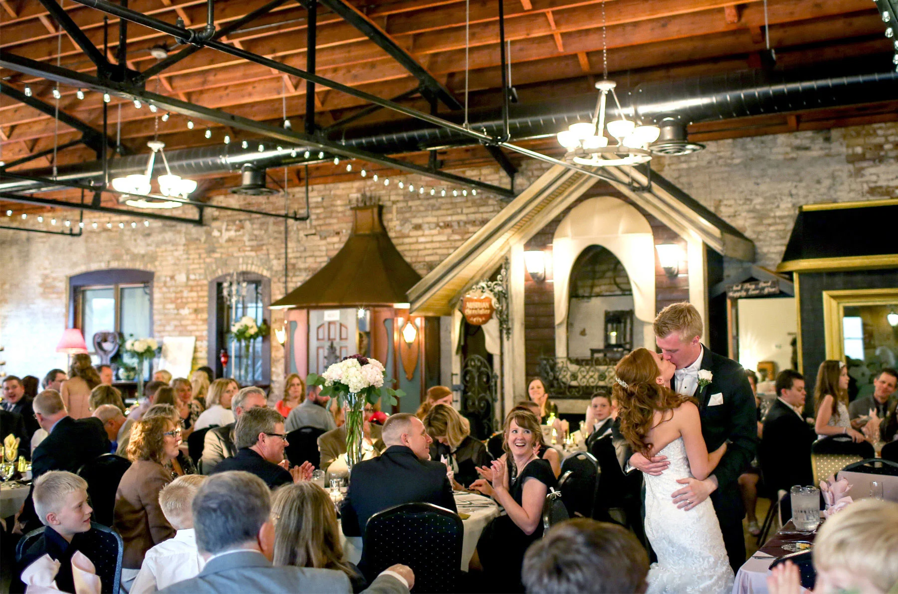 14-Minneapolis-Minnesota-Wedding-Photography-by-Vick-Photography-Reception-Kellermans-Event-Center-Tianna-&-Matt.jpg