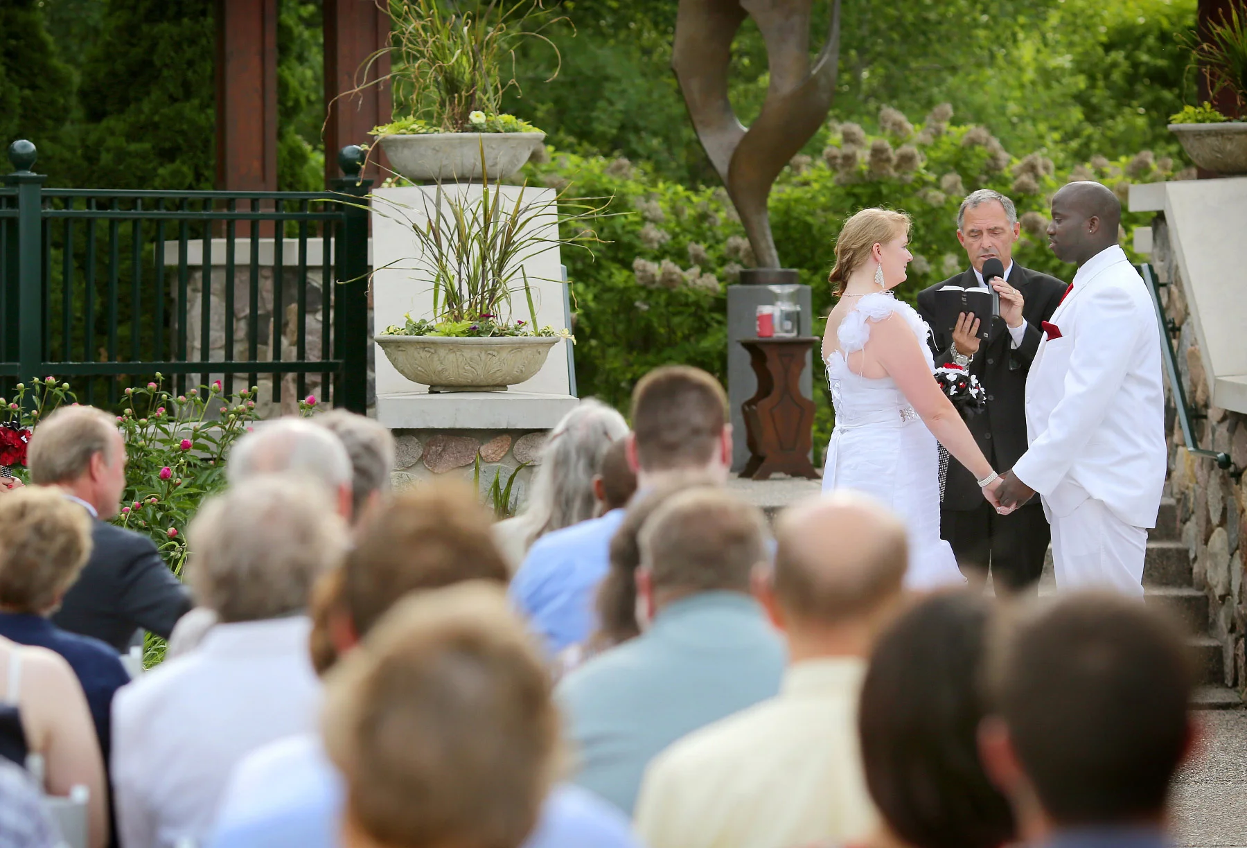 07-Minneapolis-Minnesota-Wedding-Photography-by-Vick-Photography-at-Plymouth-Creek-Center-Outdoor-Ceremony-Emily-&-Lonnie.jpg