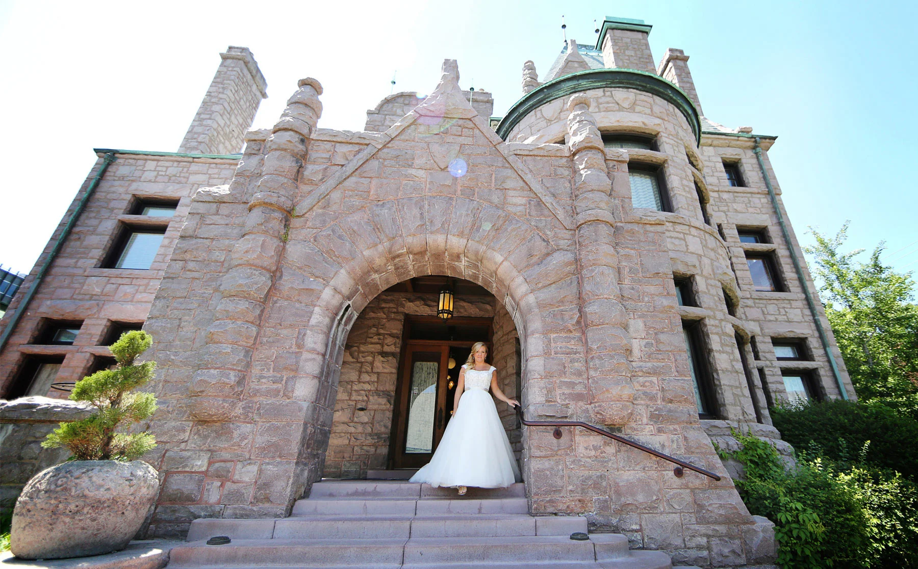 04-Minneapolis-Minnesota-Wedding-Photography-by-Vick-Photography-Van-Dusen-Mansion-First-Look-Bride-Taryn-&-Scott.jpg