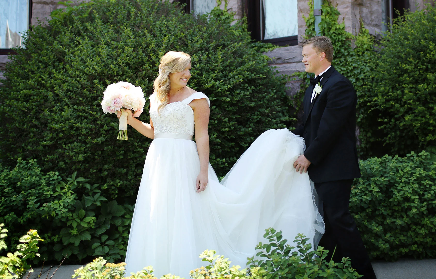 05-Minneapolis-Minnesota-Wedding-Photography-by-Vick-Photography-Van-Dusen-Mansion-First-Look-Taryn-&-Scott.jpg