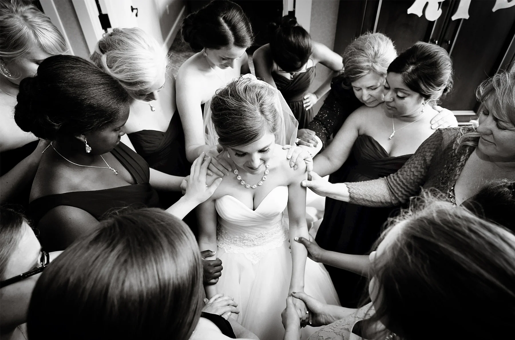 03-Minneapolis-Minnesota-Wedding-Photography-by-Vick-Photography-The-Depot-Prayer-Courtney-&-John.jpg