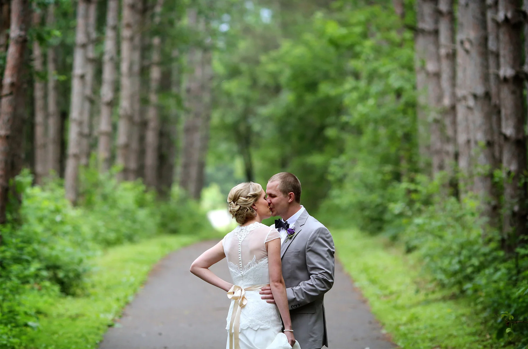 06-Minneapolis-MN-Wedding-Photography-by-Vick-Photography-Rustic-Forest-Woods-First-Look-Alyssa-&-Blake.jpg
