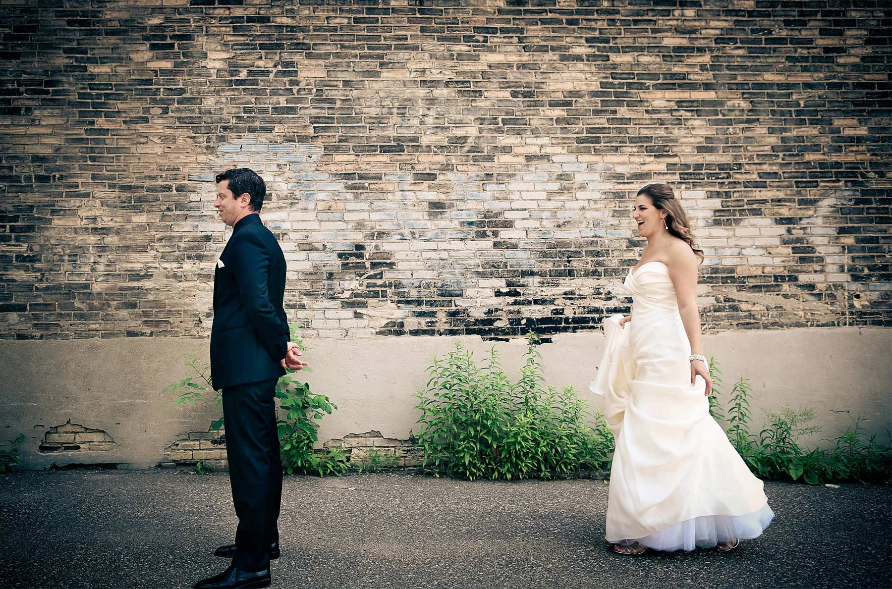 01-Minneapolis-Minnesota-Wedding-Photography-by-Vick-Photography-Aria-Downtown-First-Look-Layne-&-Dan.jpg