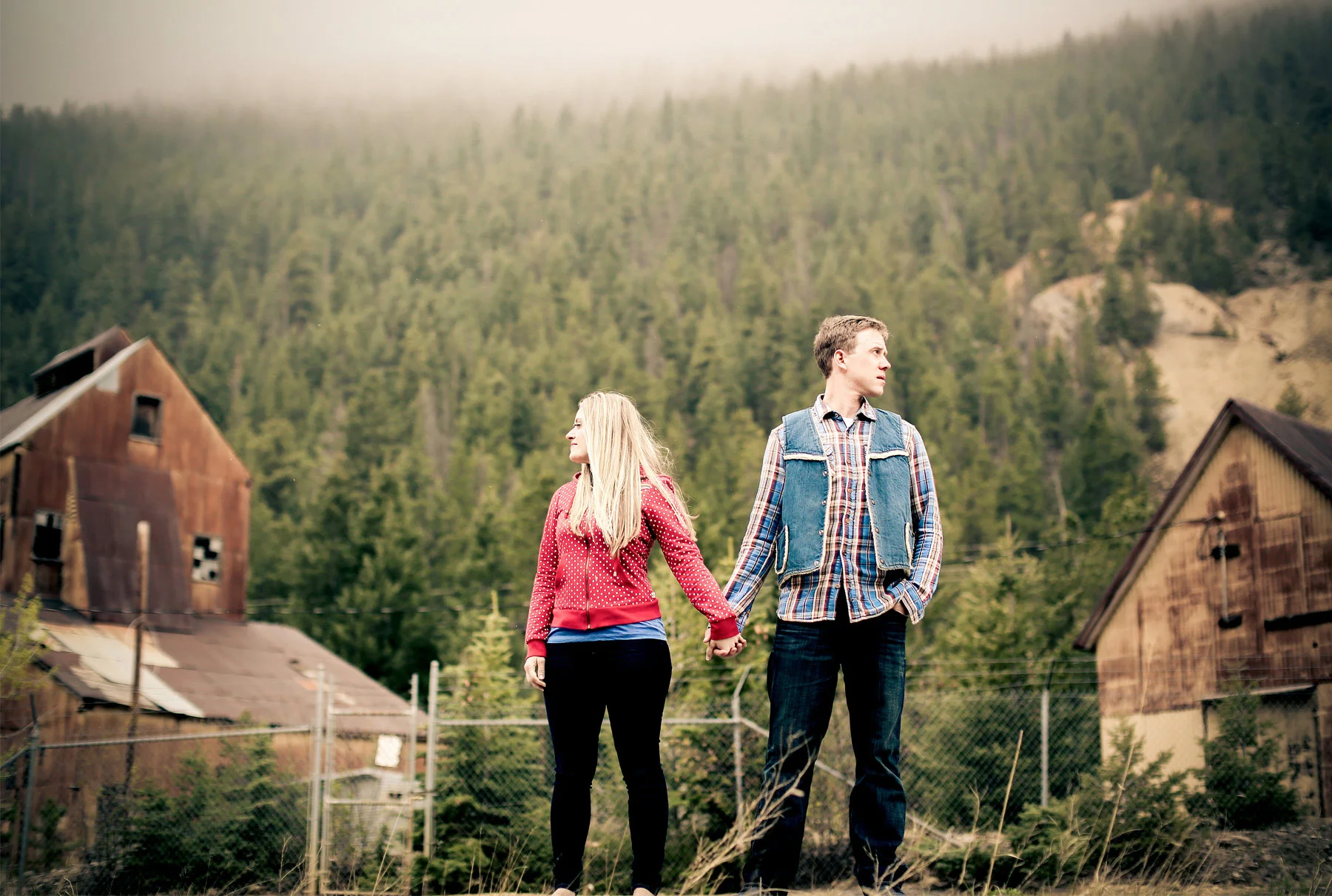 03-Denver-Colorado-Vail-Engagement-Photography-by-Vick-Photography-Winter-Engagement-Rustic-Mountains-Lucy-&-Matt.jpg