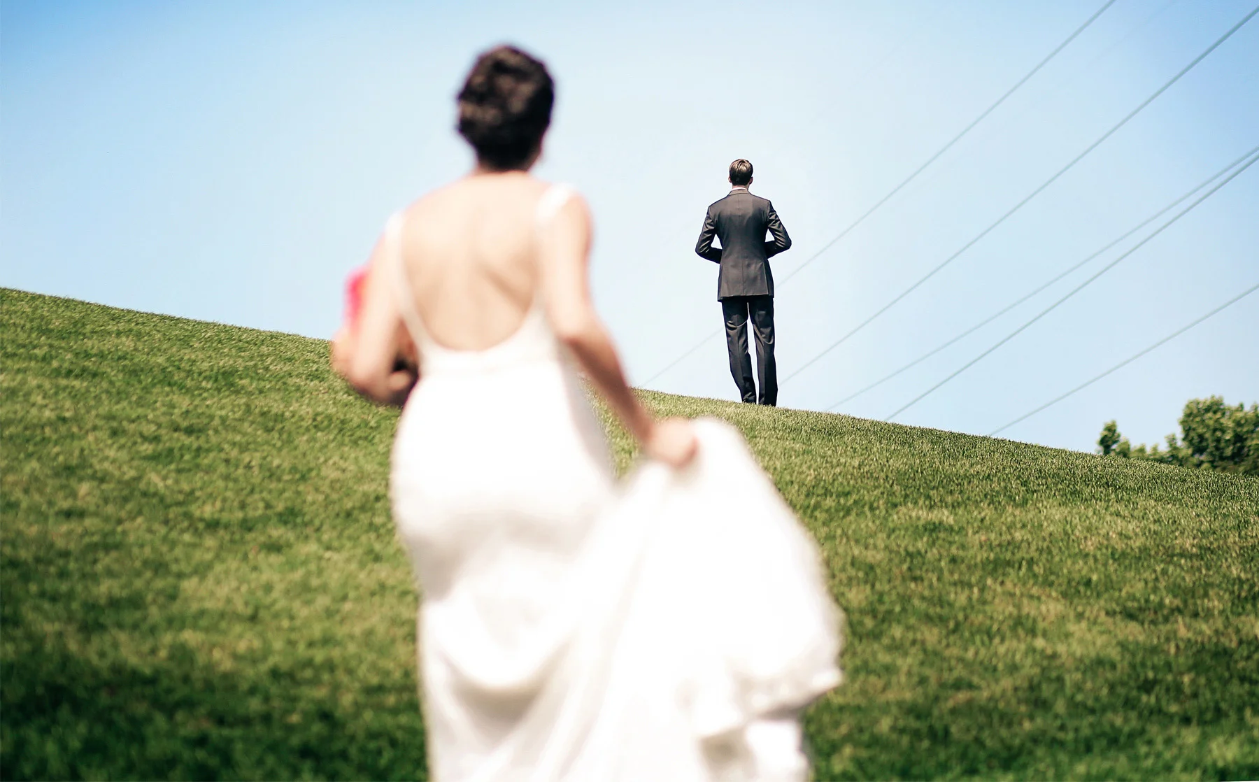 05-Minneapolis-Minnesota-Wedding-Photography-by-Vick-Photography-First-Look-Blue-Sky-Lalu-&-John.jpg