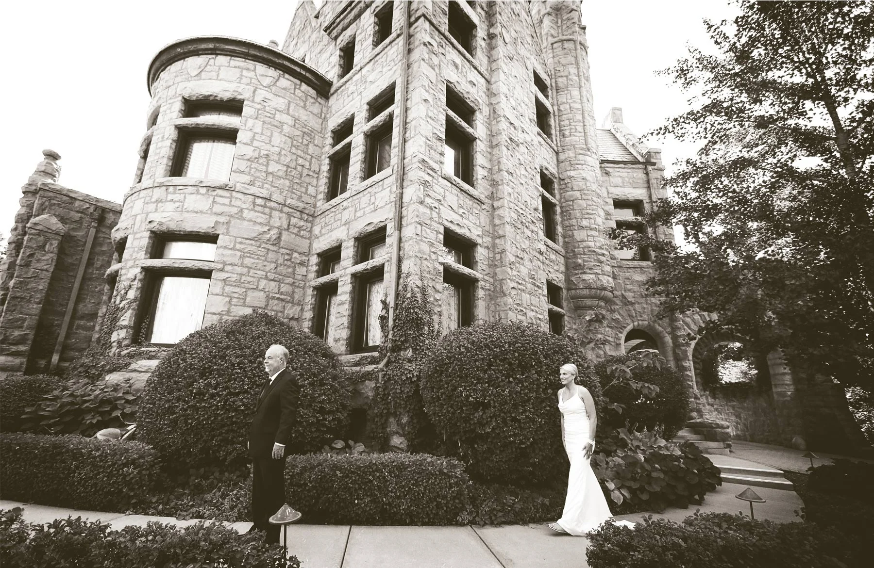 02-Minneapolis-Minnesota-Wedding-Photography-by-Vick-Photography-Van-Dusen-Mansion-First-Look-Jenny-&-Steve.jpg
