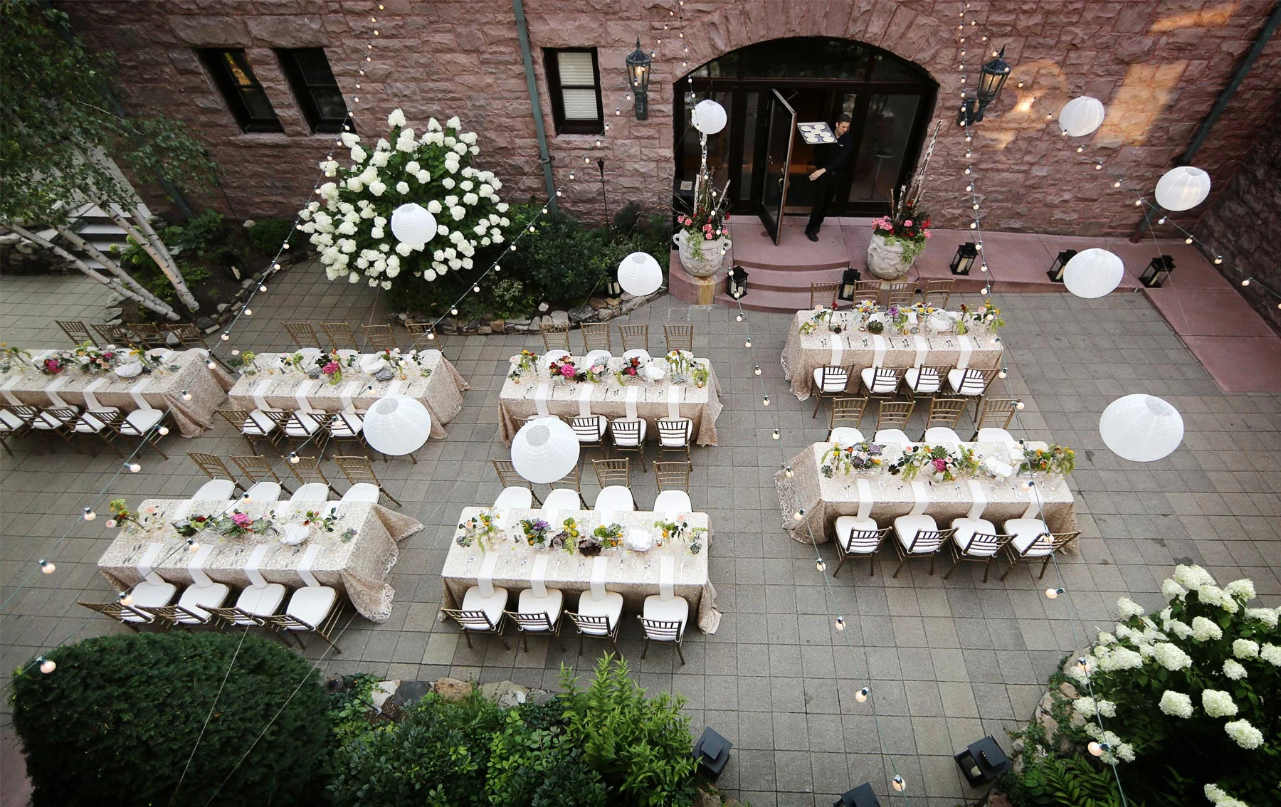11-Minneapolis-Minnesota-Wedding-Photography-by-Vick-Photography-Van-Dusen-Mansion-Outdoor-Reception-Decor-Jenny-&-Steve.jpg