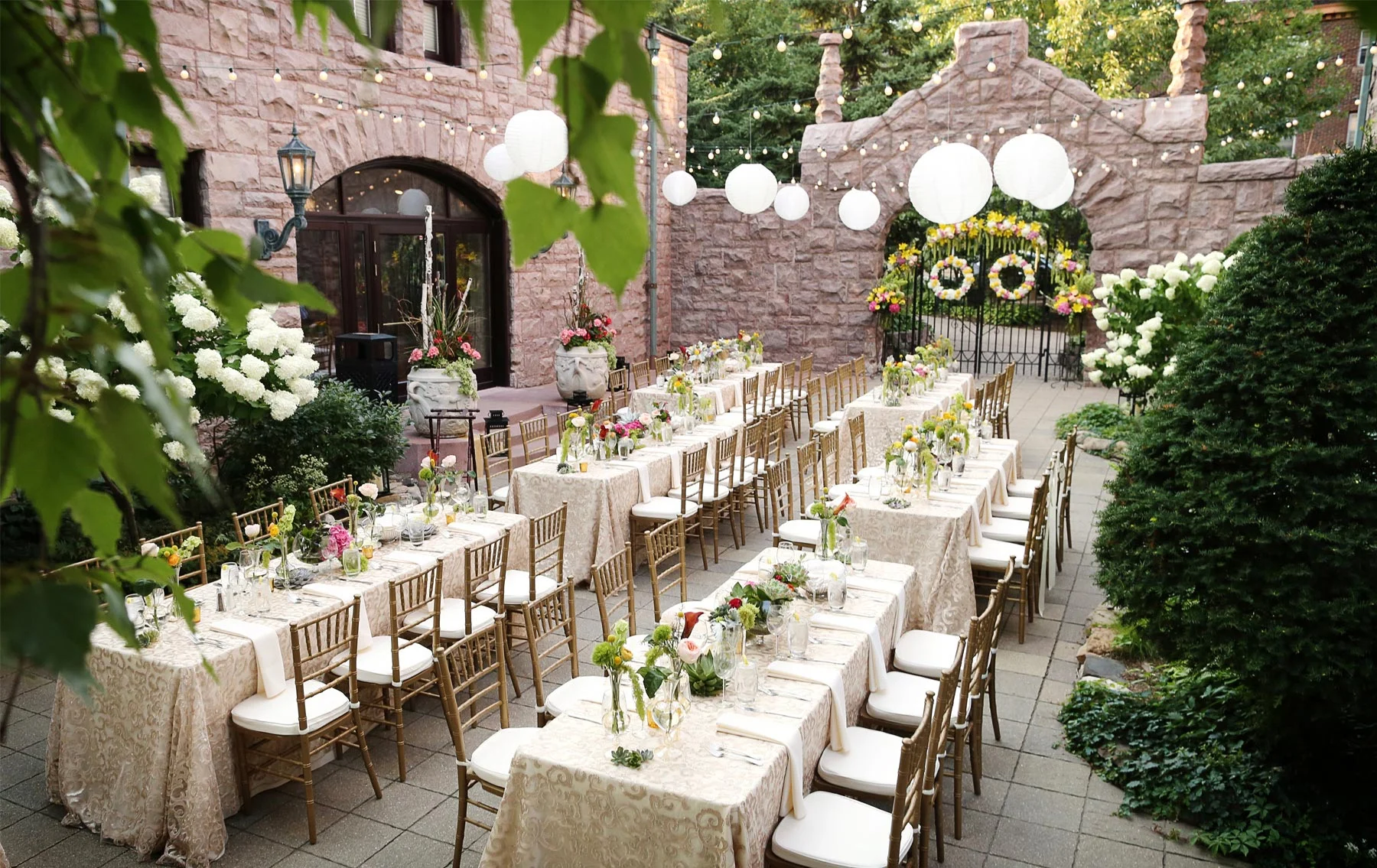 12-Minneapolis-Minnesota-Wedding-Photography-by-Vick-Photography-Van-Dusen-Mansion-Outdoor-Reception-Decor-Jenny-&-Steve.jpg