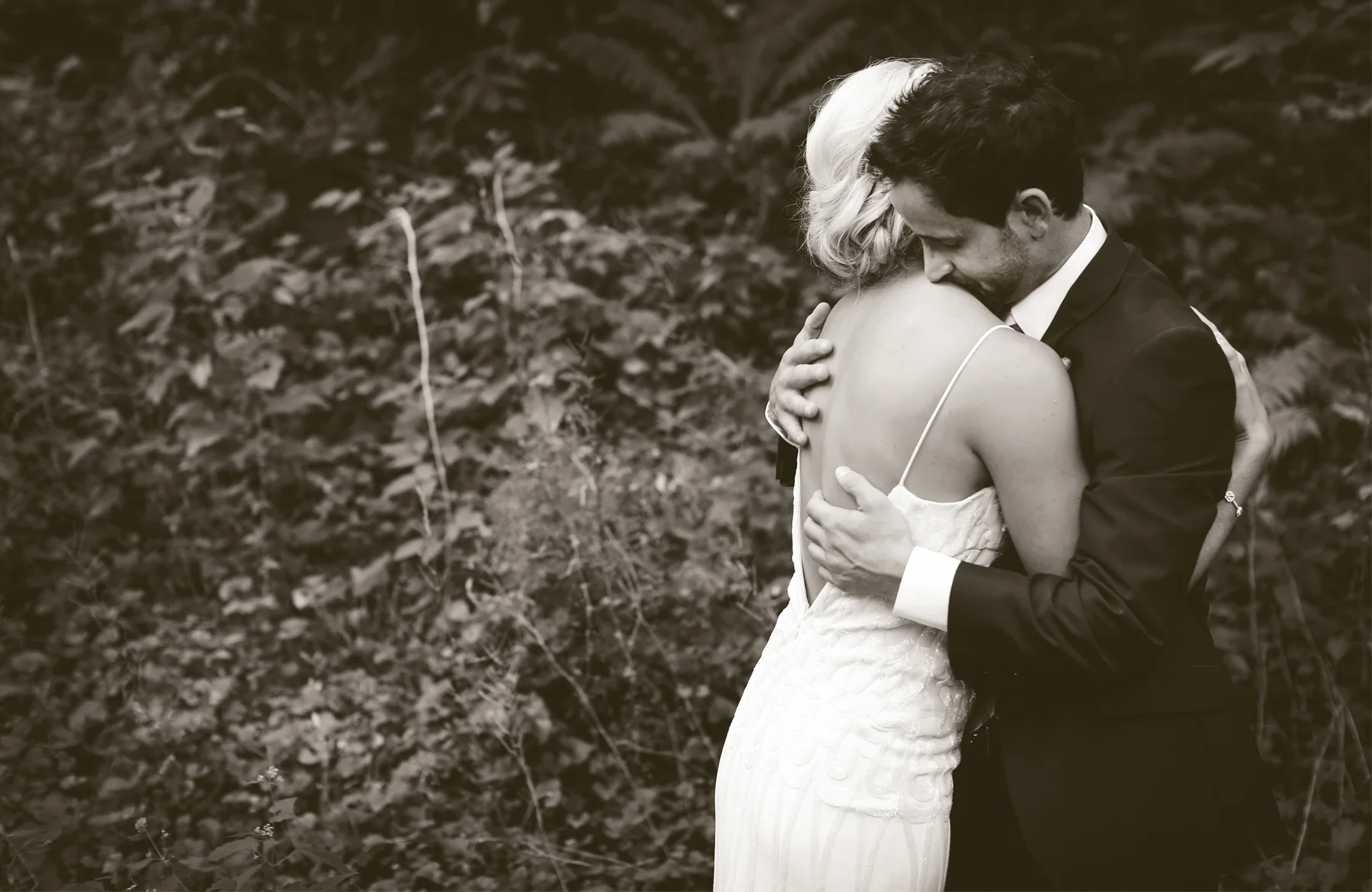 04-Stillwater-Minnesota-Wedding-Photography-by-Vick-Photography-Camrose-Hill-Outdoor-Woods-Rustic-First-Look-Tina-&-Eric.jpg