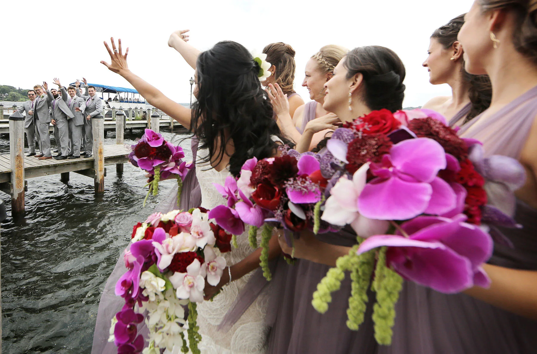 08-Minneapolis-Minnesota-Wedding-Photography-by-Vick-Photography-Lake-Wedding-Party-Group-Daphne-&-Austin.jpg