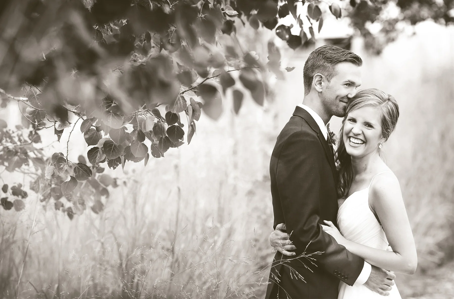 03-Minneapolis-Minnesota-Wedding-Photography-by-Vick-Photography-Field-First-Look-Jess-&-Jake.jpg