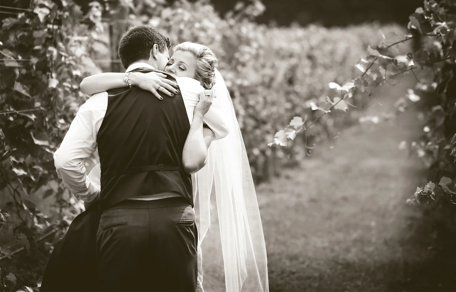 03-Lake-Pepin-Wisconsin-Wedding-Photography-by-Vick-Photography-Villa-Bellezza-Vineyard-Winery-First-Look-Emily-&-Sam.jpg
