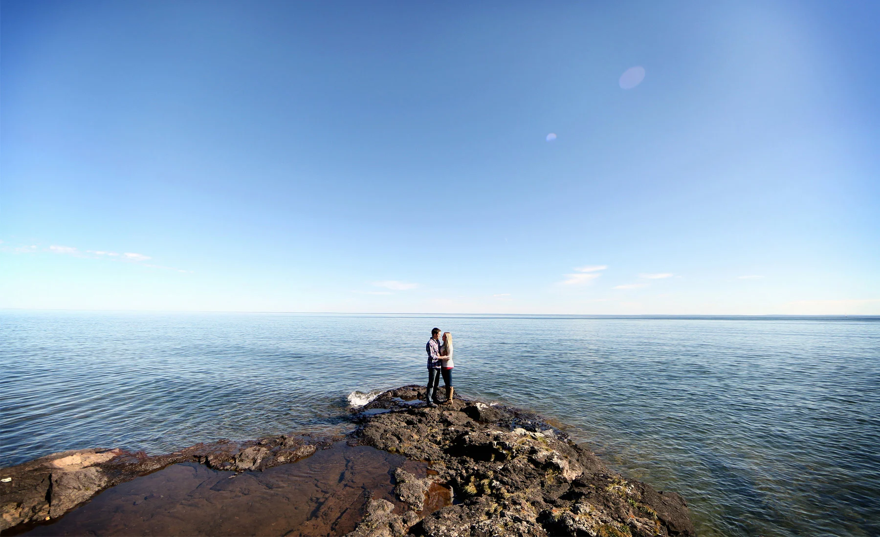 01-Duluth-Minnesota-Engagement-Photography-by-Vick-Photography-Lake-Superior-Rustic-Woods-Nature-Destination-Engagement.jpg