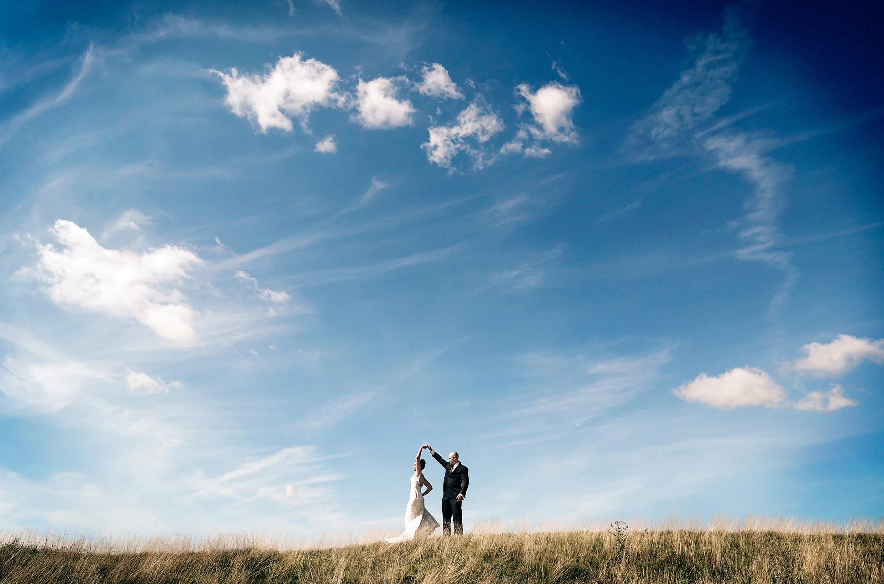08-Stillwater-Minnesota-Wedding-Photography-by-Vick-Photography-First-Look-Blue-Sky-Tara-&-Ryan.jpg