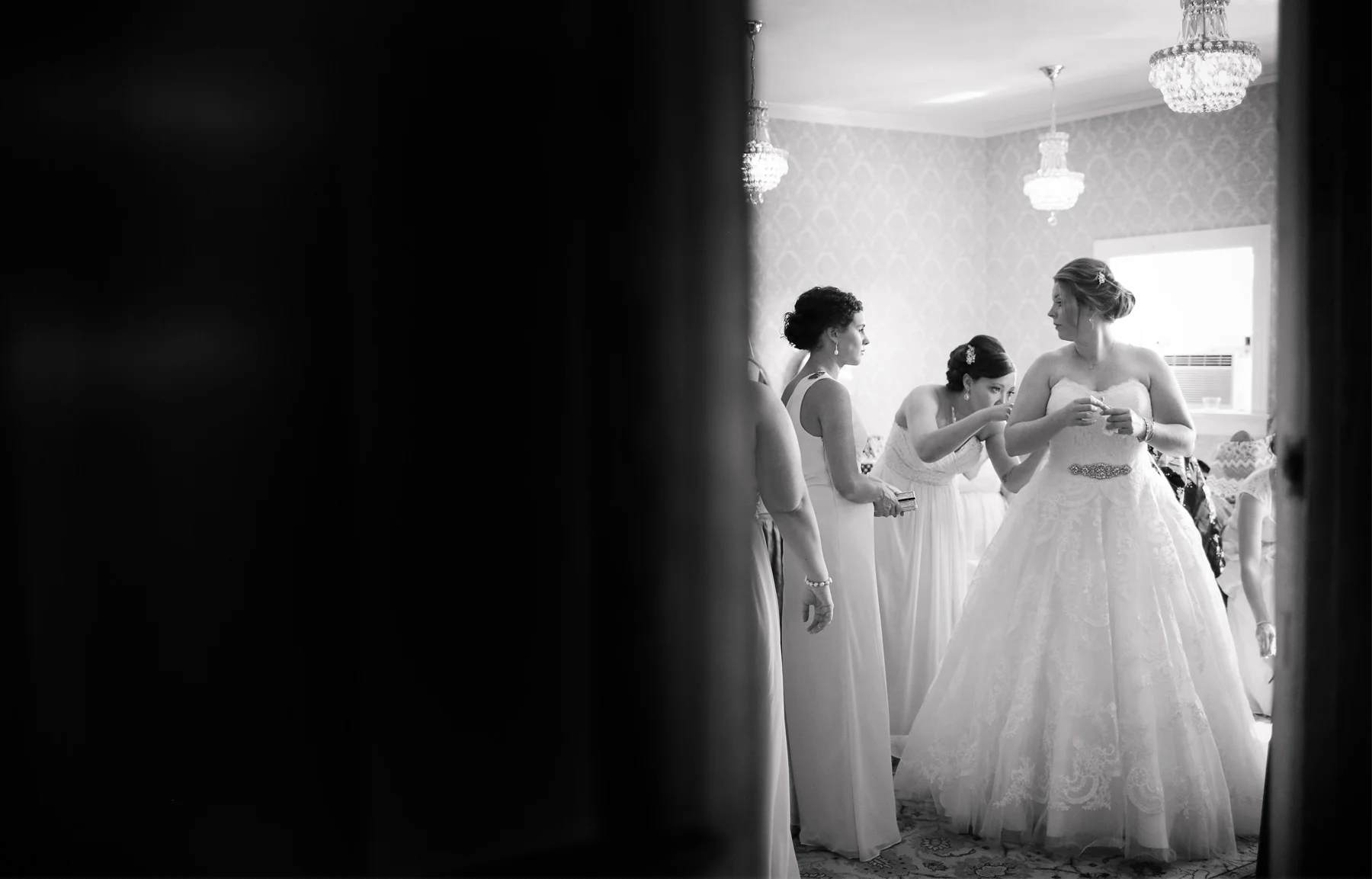 01-Minneapolis-Minnesota-Wedding-Photography-by-Vick-Photography-Semple-Mansion-Wedding-Morning-Bride-Dress-Caitlin-&-Derrick.jpg