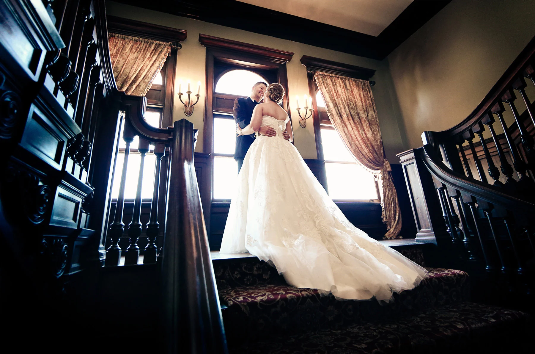 05-Minneapolis-Minnesota-Wedding-Photography-by-Vick-Photography-Semple-Mansion-First-Look-Caitlin-&-Derrick.jpg
