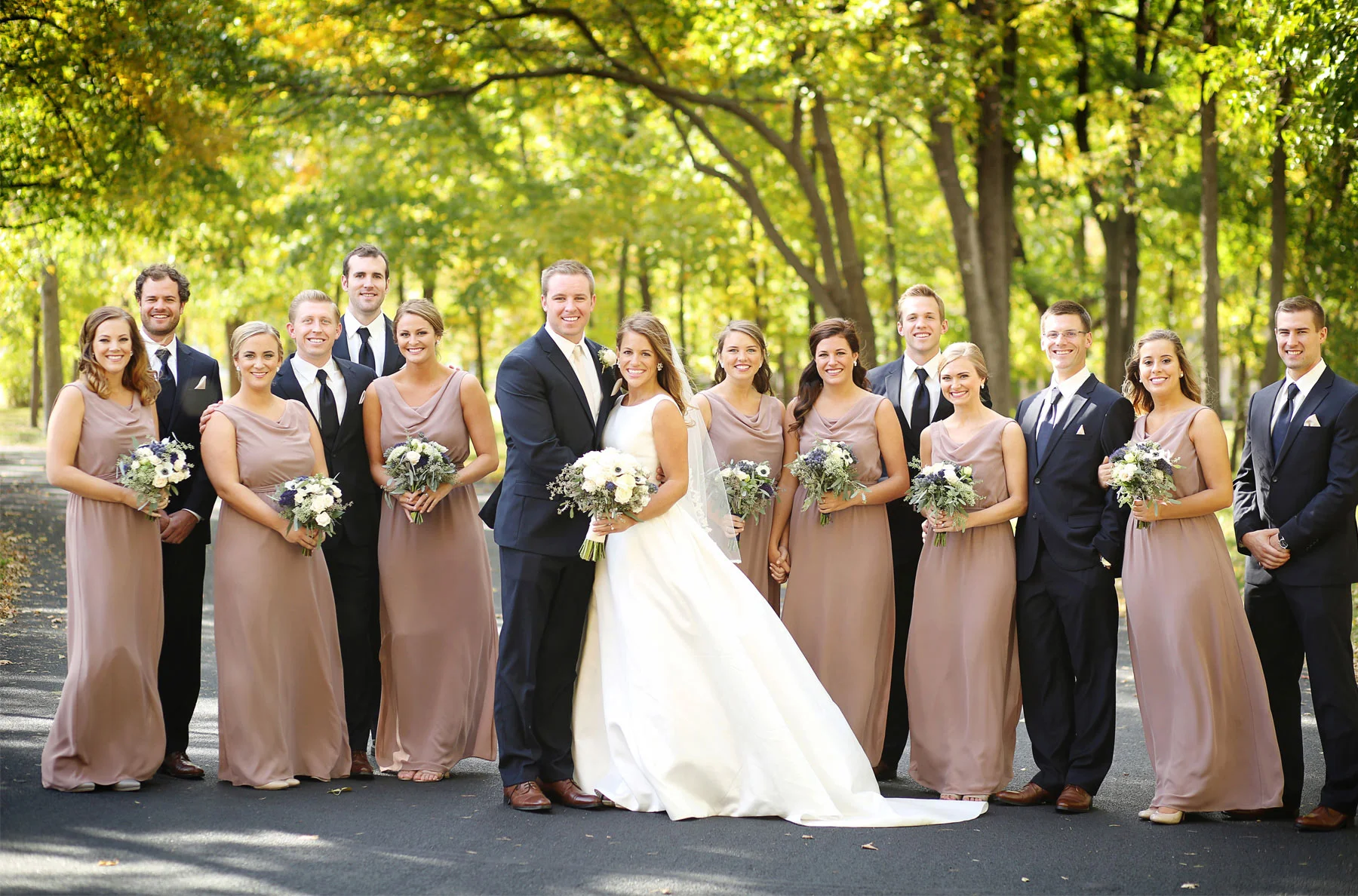 07-Minneapolis-Minnesota-Wedding-Photography-by-Vick-Photography-Autumn-Fall-Colors-Wedding-Party-Group-Elle-and-Tyler.jpg